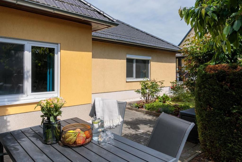 Charmantes Townhaus Mit Garten, W-Lan & Netflix Potsdam Esterno foto